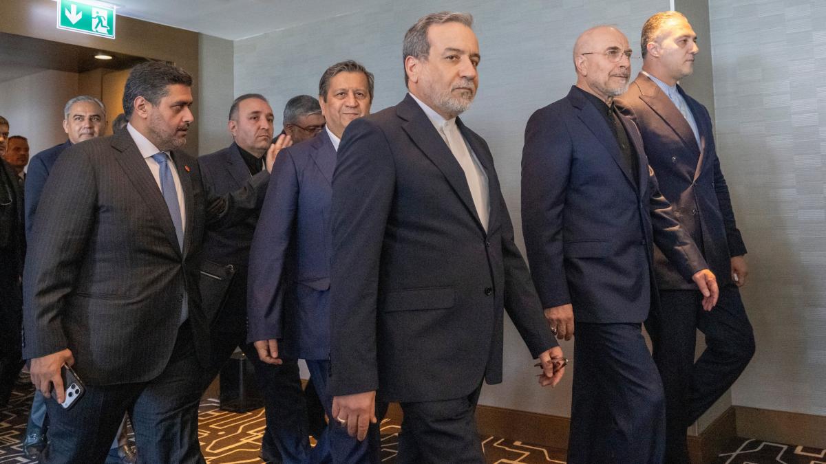 iranienii s au ridicat si au plecat de la negocieri dupa ce trump i a amenintat chiar in timp ce acestia discutau cu vance in elvetia