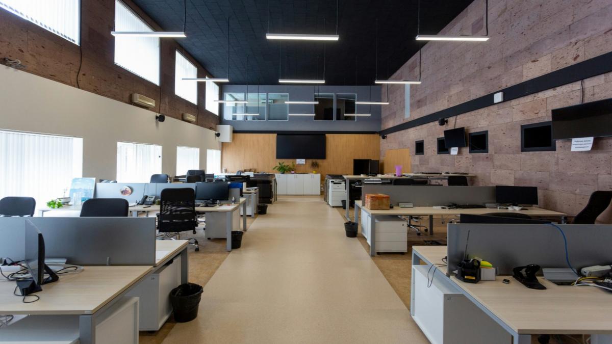curatenia de birouri in 2026 de ce serviciile ieftine ajung sa coste mai mult si cum pot companiile sa si reduca cheltuielile