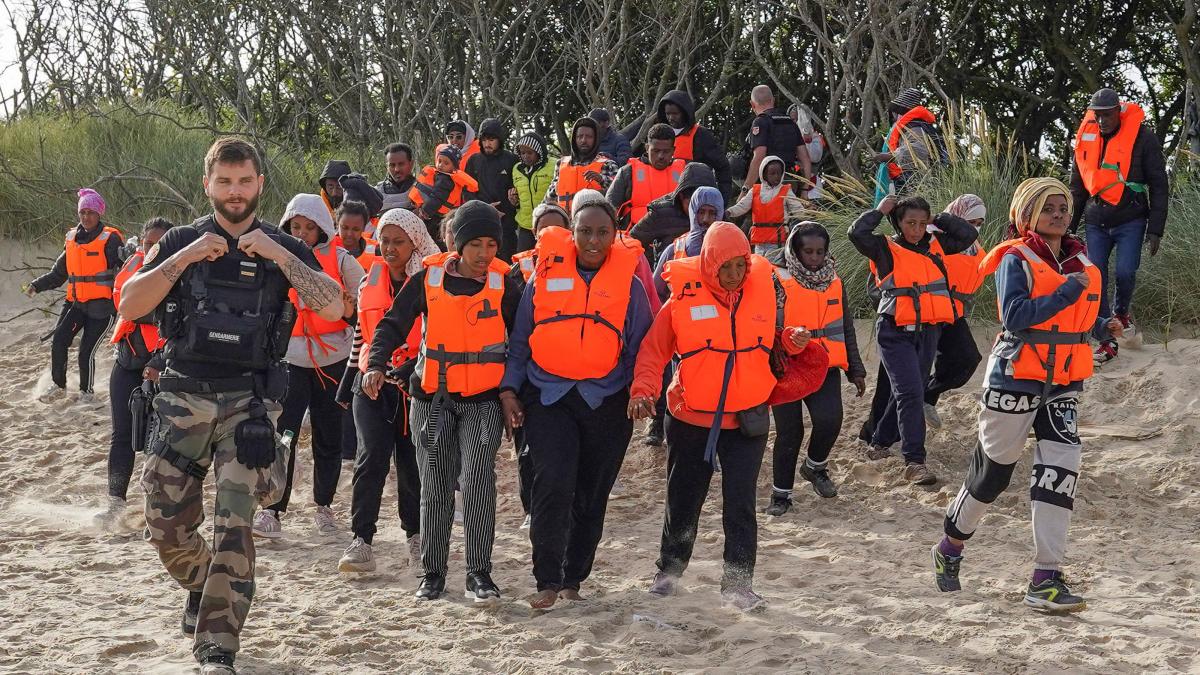 marea britanie si franta rescriu acordul unu intra altul iese pentru a impiedica revenirea migrantilor deja expulzati