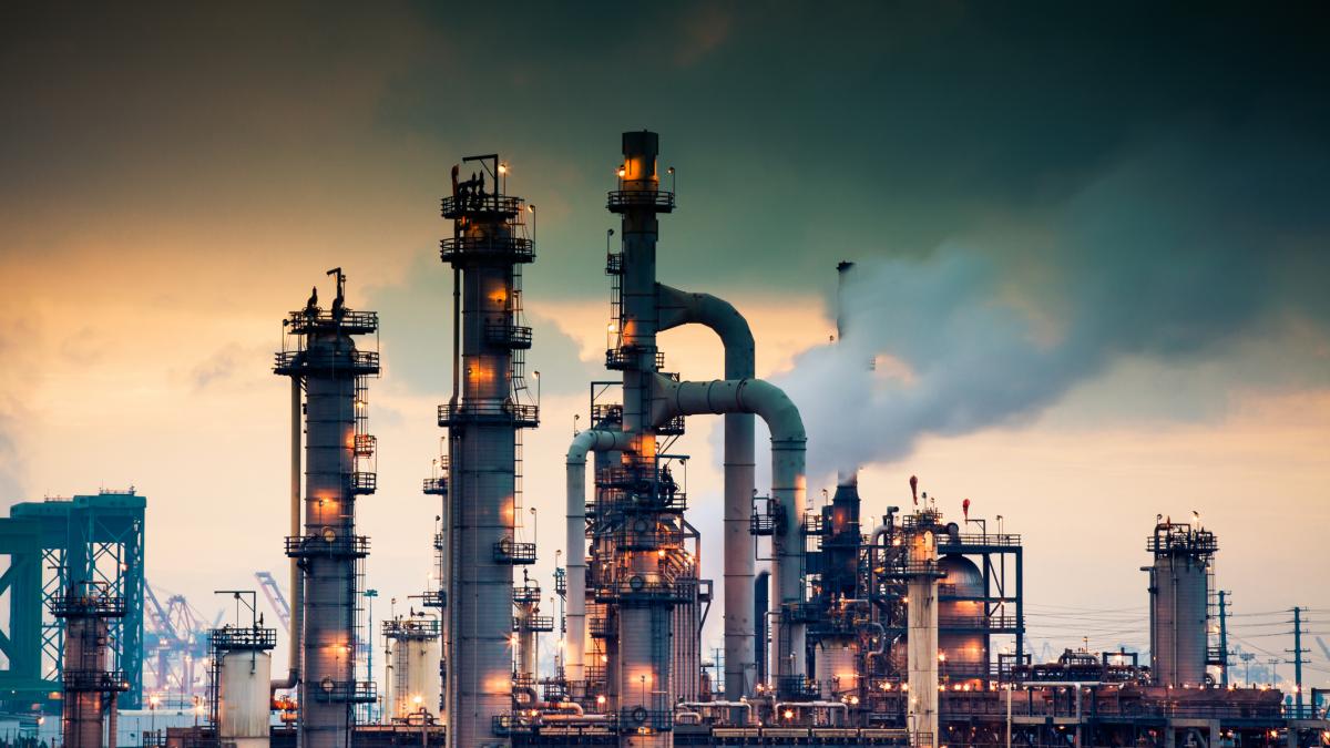 cum au salvat rafinariile europei sezonul vacantelor productie record de kerosen dupa ce razboiul din iran a taiat livrarile din golf