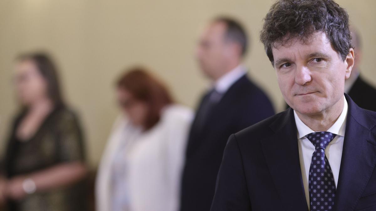 incep consultarile de urgenta la cotroceni pentru desemnarea celui de al treilea premier favorit sorin grindeanu