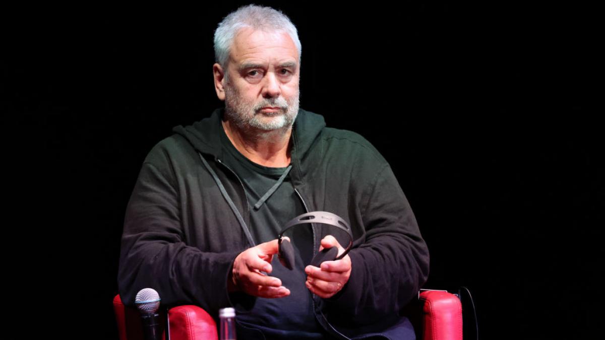 poza in care apare Luc Besson - GettyImages-1433619258