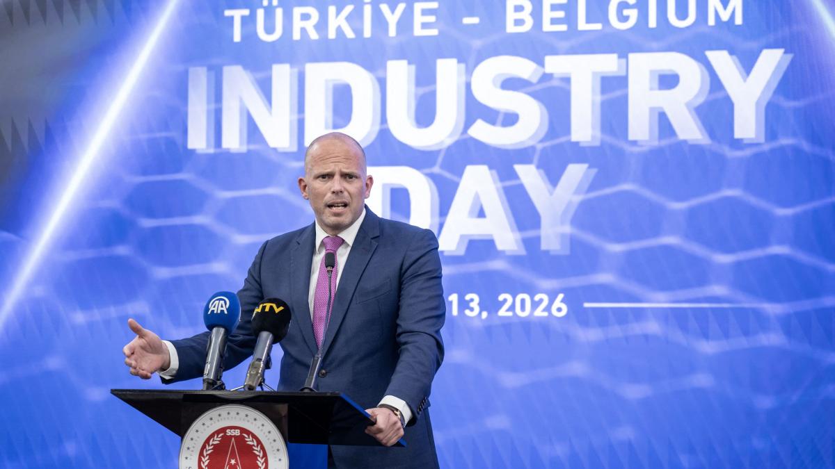bucurati va de piscina si de o bere rece un ministru belgian ironizeaza valul de canicula