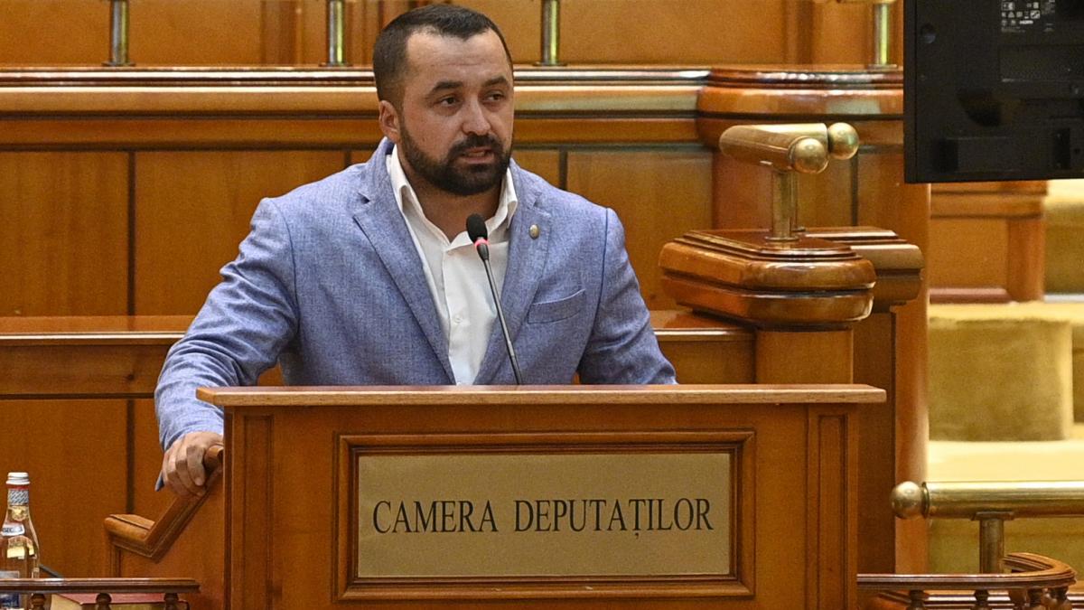 deputatul ciprian ciubuc anchetat dupa ce si ar fi hartuit fosta sotie politistii i au montat o bratara electronica de monitorizare