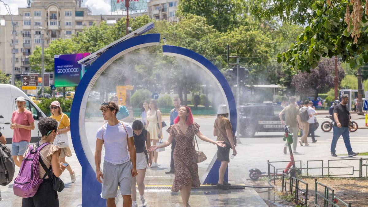 113 cismele si 8 dusuri stradale vor fi instalate in aceasta vara in bucuresti zonele in care trecatorii se vor putea racori