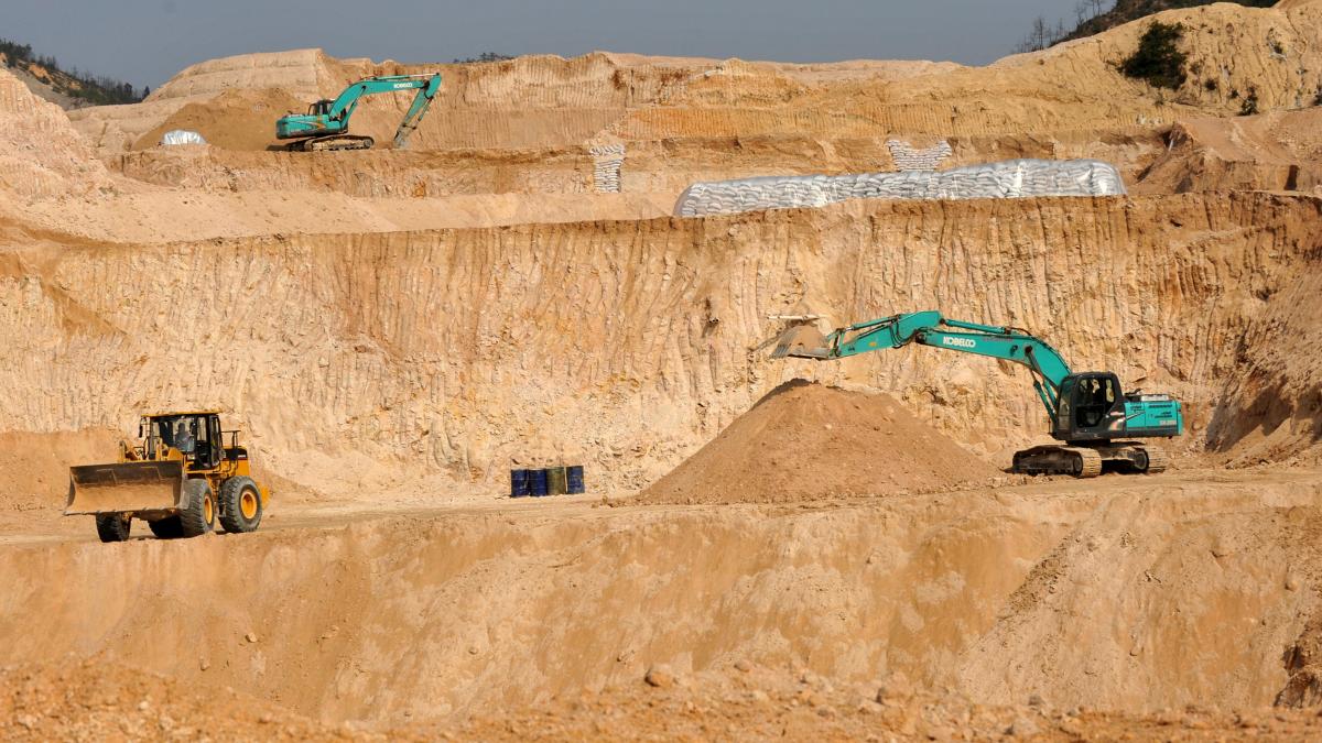 doi japonezi au fost arestati in china acuzatia furt de pamanturi rare