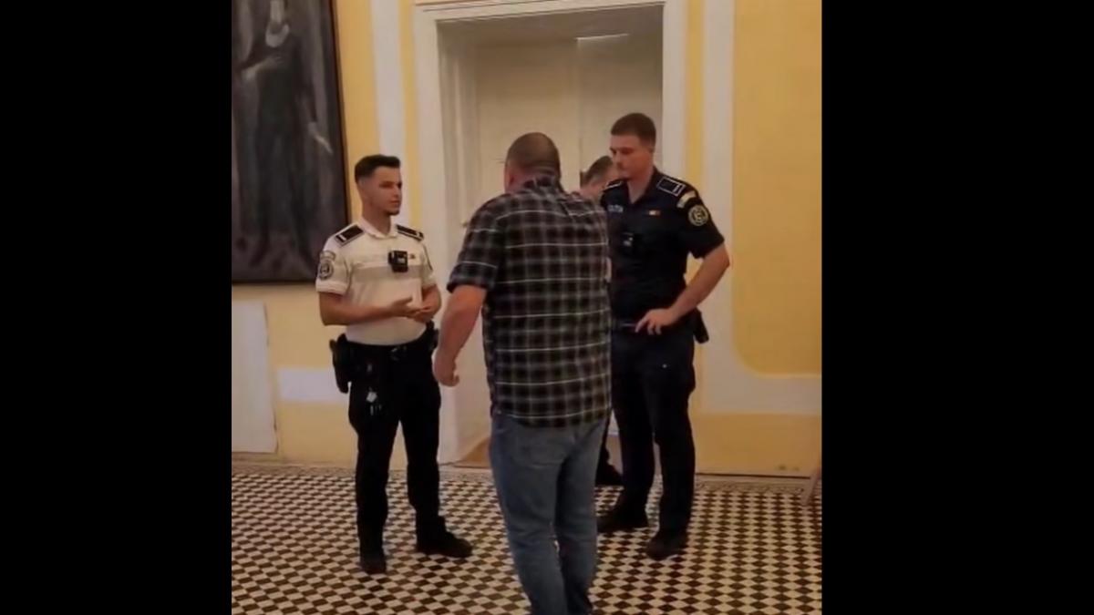 pusl denunta un abuz fara precedent la sannicolau mare consilieri evacuati pentru ca si au exercitat dreptul la vot