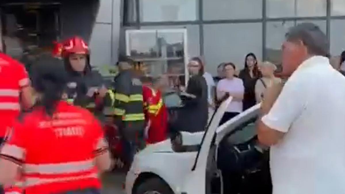 un taximetrist a intrat in plin in oamenii care stateau la coada la covrigi in timisoara sunt trei raniti