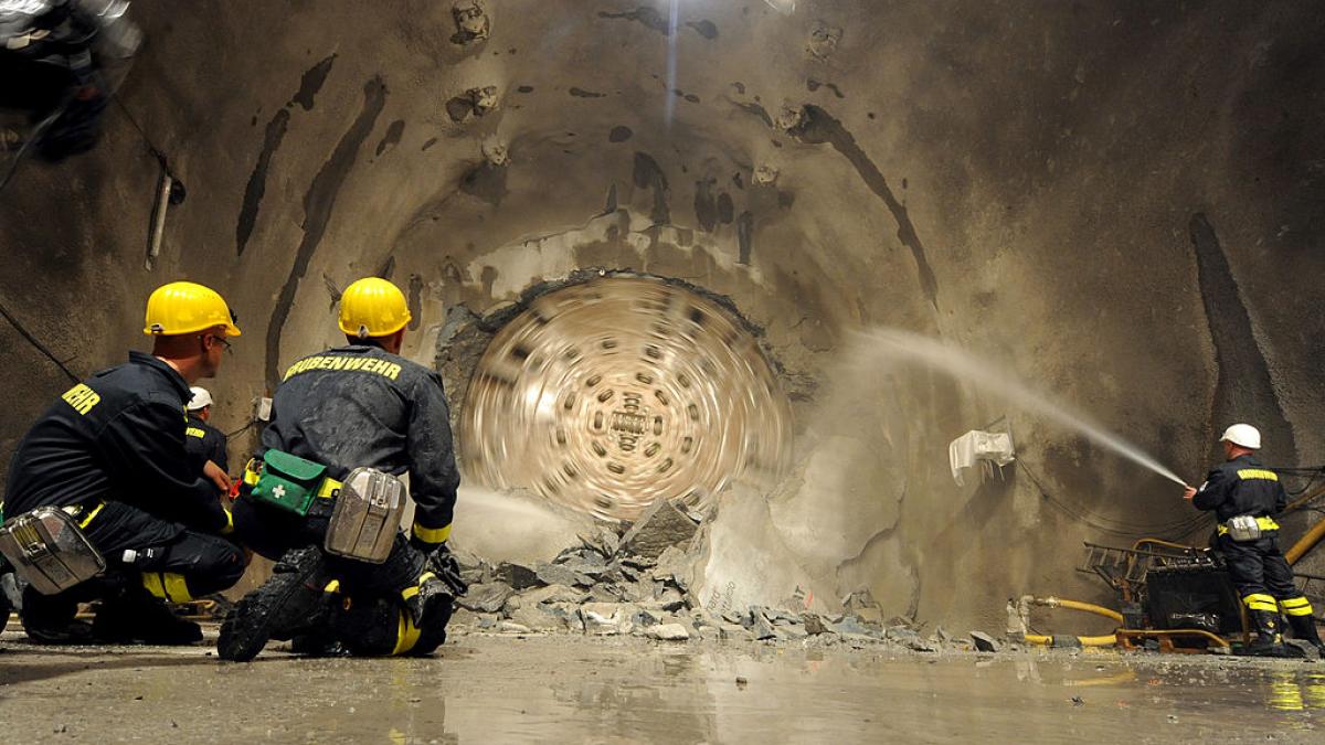 muncitori in tunelul Gotthard