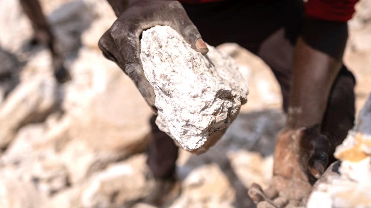 miner nigeria piatra litiu aurul alb