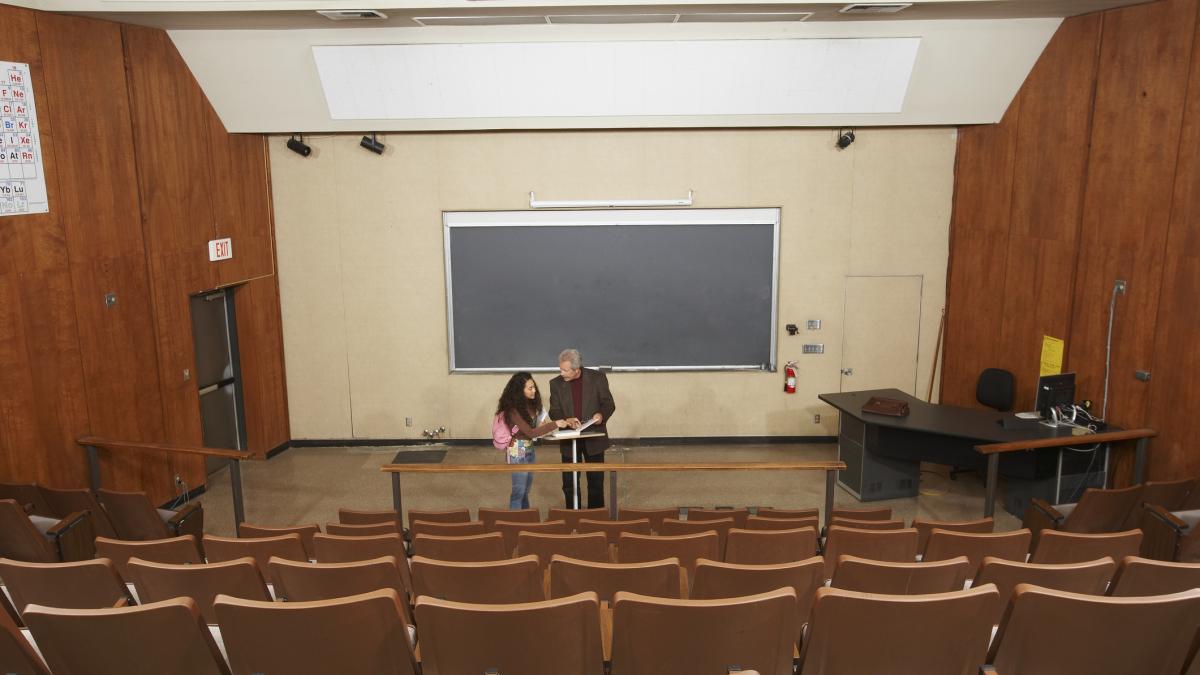 posturi de lector de limba romana scoase la concurs pentru universitati din strainatate inclusiv la sfantul scaun