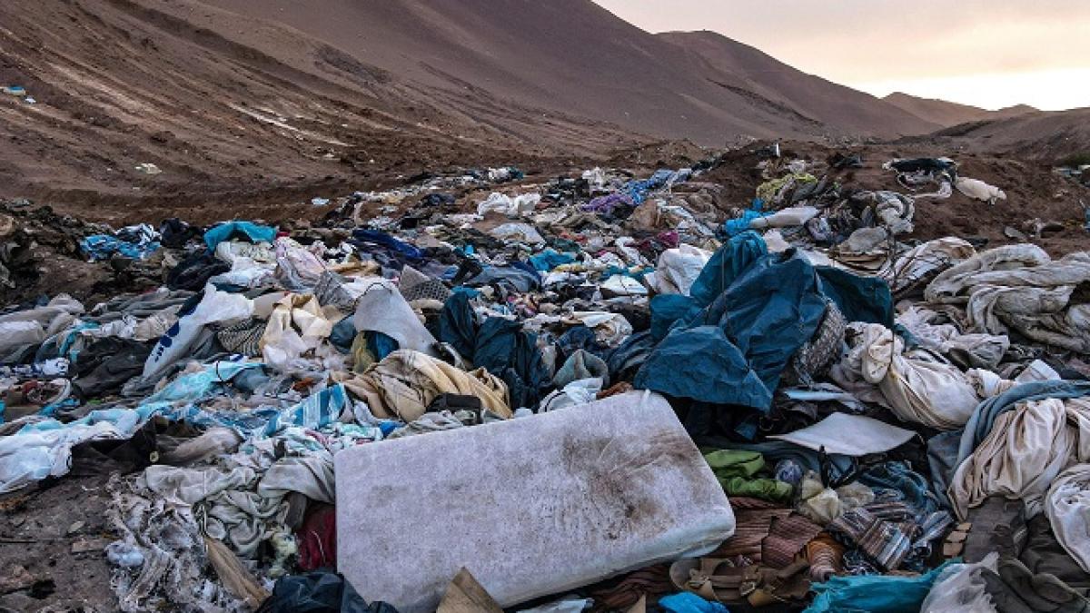 anchetatorii ue au descoperit 4 200 de tone de deseuri textile trimise ilegal din italia catre turcia