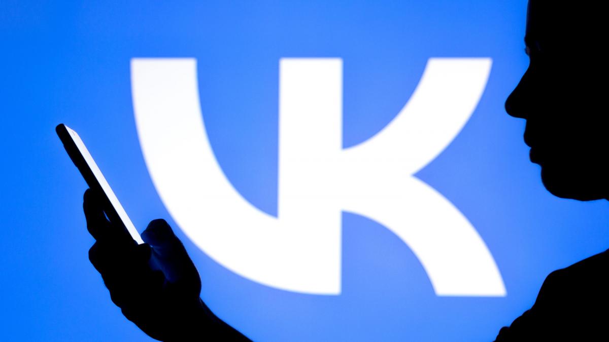 apple elimina cea mai mare retea sociala din rusia din app store