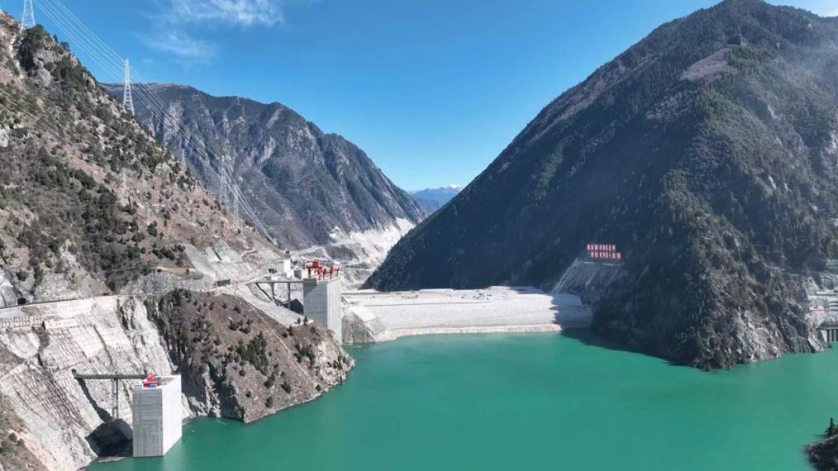 cel mai inalt baraj din lume incepe sa produca energie electrica in sud vestul chinei