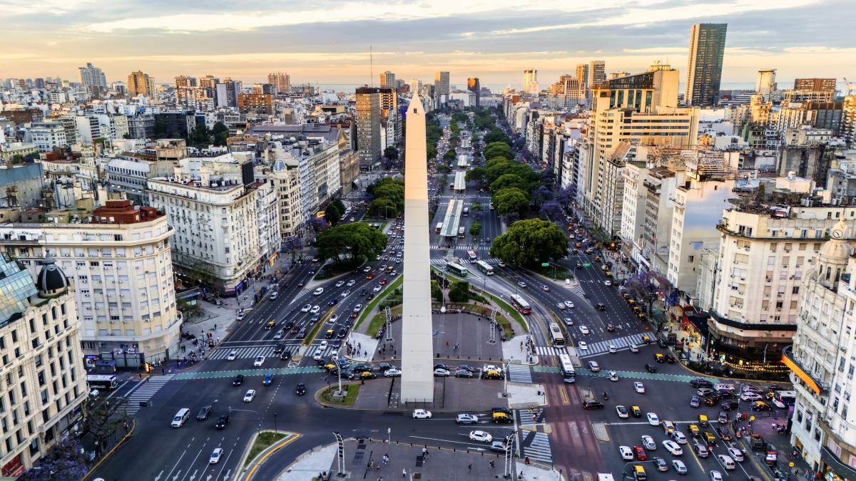 o tara cu datorii de zeci de miliarde de dolari cauta bani la bogatii lumii argentina vrea sa ii atraga cu pasaportul de aur