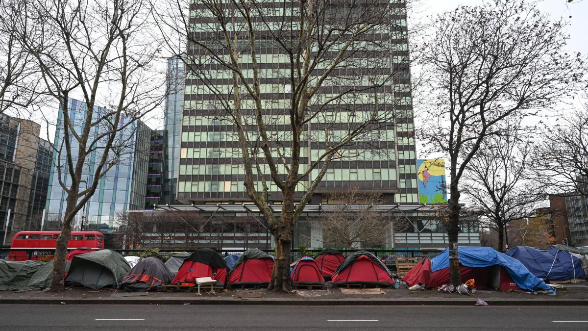 dormitul pe strada nu va mai fi infractiune in marea britanie guvernul anuleaza o lege veche de 200 de ani