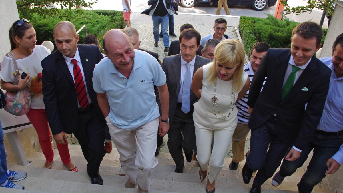gheorghe stefan pinalti dezvaluie cum a ajuns siegfried muresan pe lista pmp la europarlamentare banii erau pentru elena basescu