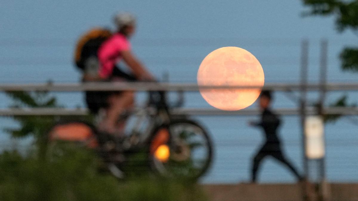 luna capsuna fenomen astronomic luna plina toronto canada 28 iunie 2026