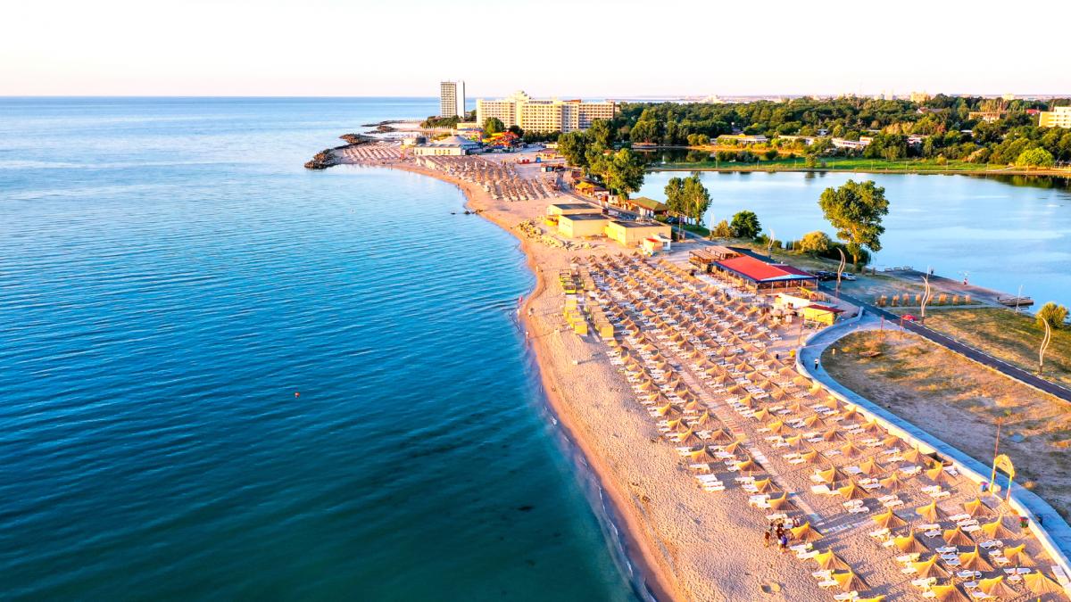 unde sa mergi la mare in romania daca ai copil mic plaje cu nisip fin si intrare lina in apa