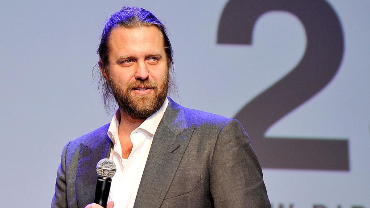 a promis netflix un serial sf dar a cheltuit banii pe saltele de lux si masini un regizor de la hollywood condamnat la inchisoare