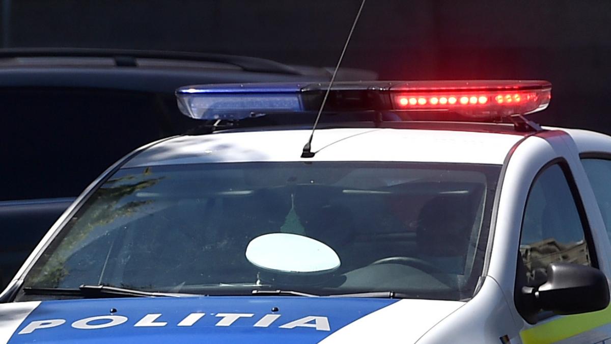 in plin cod rosu un tata si a lasat fetita de 4 ani in masina la aproape 40 de grade barbatul revoltat ca politia a salvat copilul