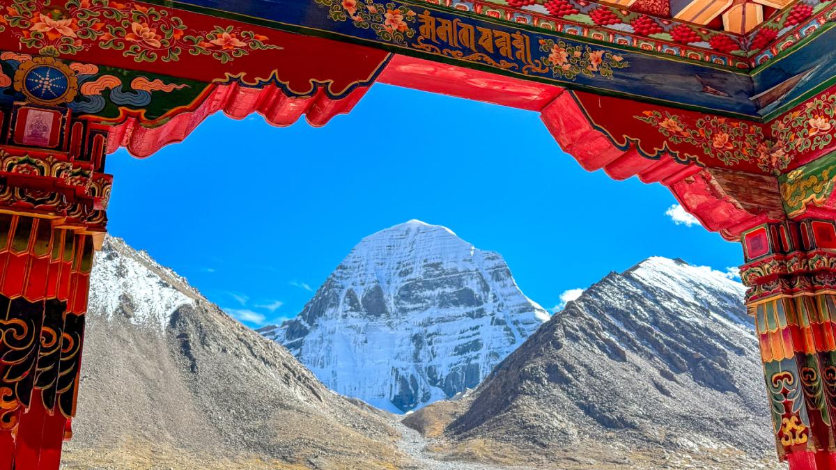 muntele kailash tibet sacru patru religii niciodata escaladat unic in lume mister