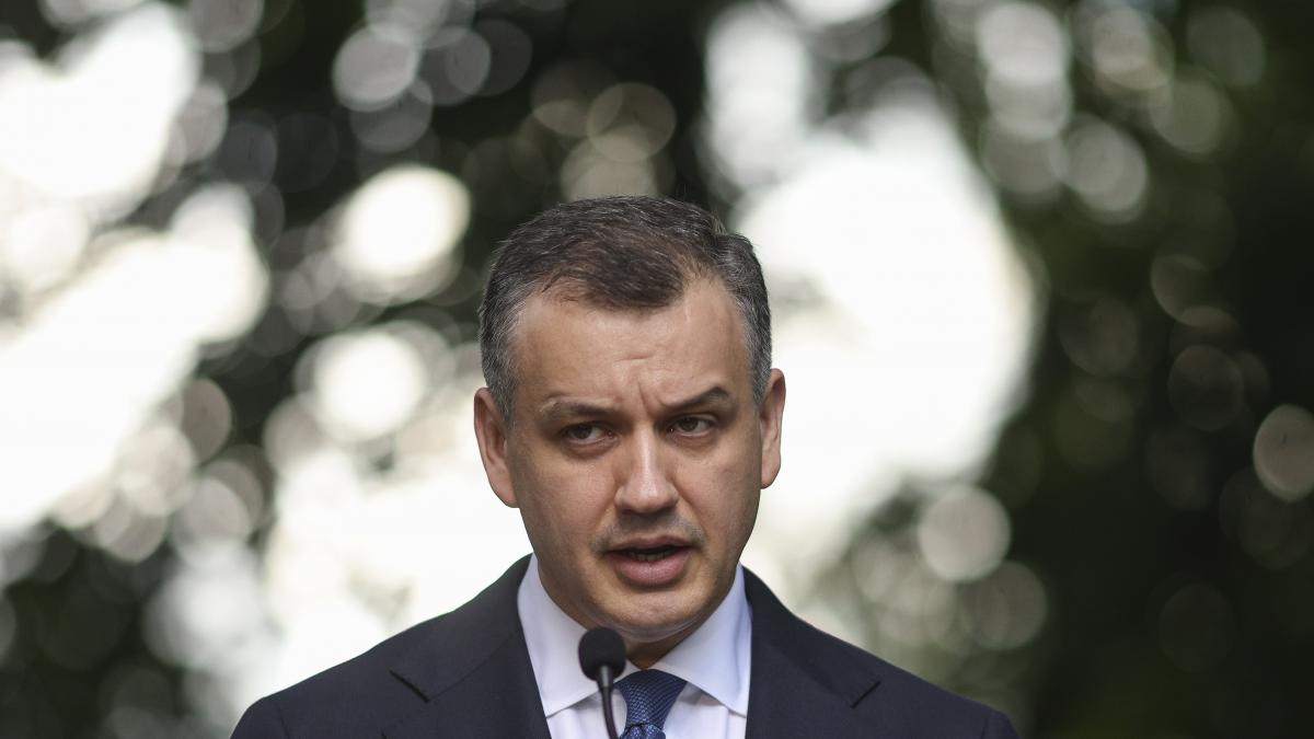 tomac il ataca pe bolojan nu iti poti construi o cariera solida pe angajamente care azi sunt valabile si peste doua ore nu mai sunt