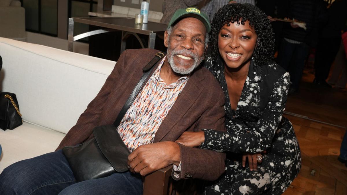 poza in care apar Danny Glover și Danielle Deadwyler, la un eveniment care a avut loc în California, pe 16 noiembrie 2024. Sursa foto: Getty Images
