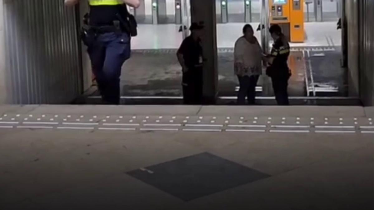 statia de metrou universitate a fost inchisa dupa un incendiu in subteran a izbucnit focul chiar in fata trenului