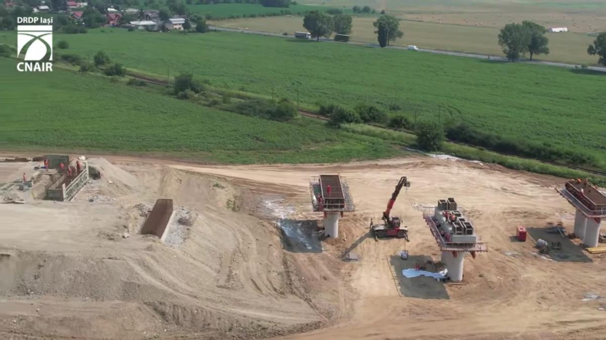 imagini de pe santierul autostrazii a7 bacau pascani unde muncesc 4 000 de oameni cnair pe lotul 1 prinde forma pasajul peste dn2