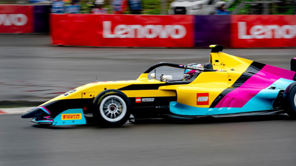 pilotii din formula 1 vor face un tur de parada la silverstone in masini minuscule construite din piese de lego