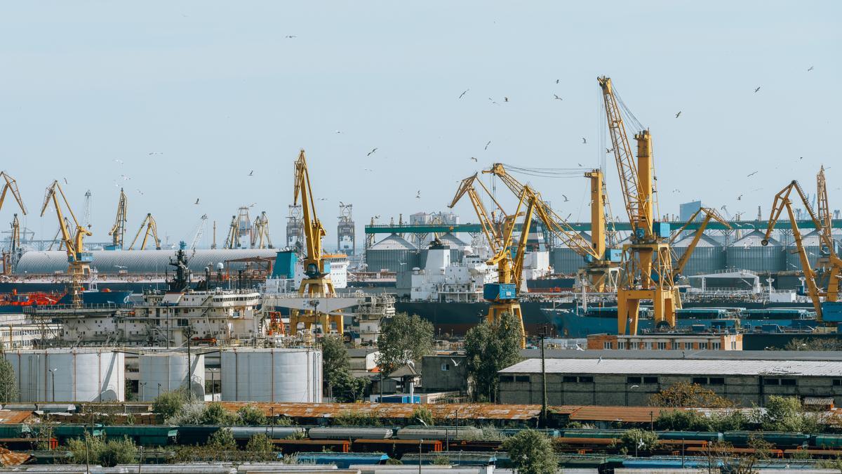 portul constanta trece la controale inteligente camioanele vor fi verificate din mers