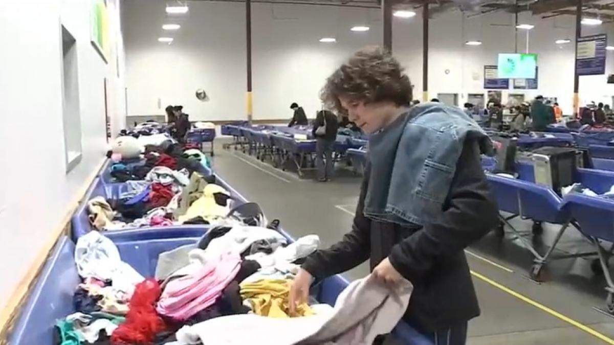 un baiat de 19 ani care a cumparat cu 14 lei o geaca dintr un second hand a aflat apoi ca aceasta valoreaza peste 250 000 de dolari
