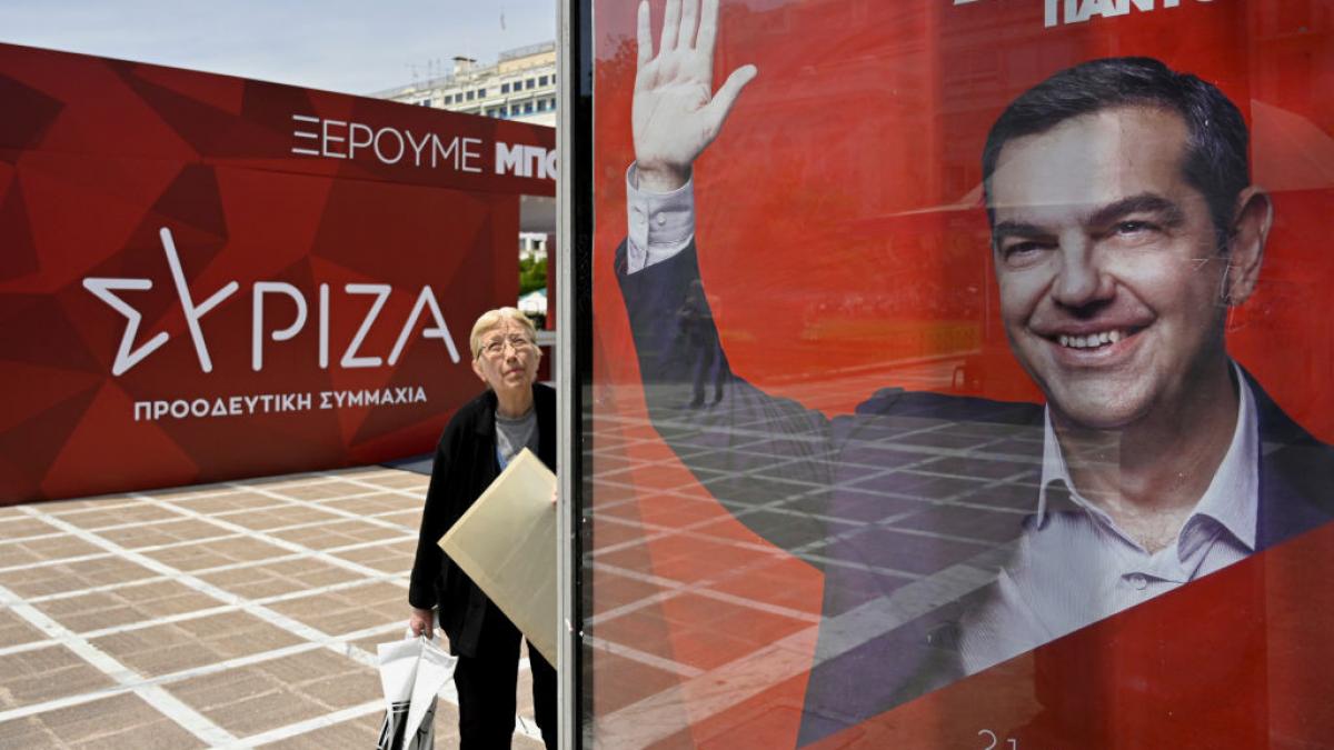 alexis tsipras seful opozitiei din grecia spune ca tara nu trebuie sa i mai dea lui trump cecuri in alb