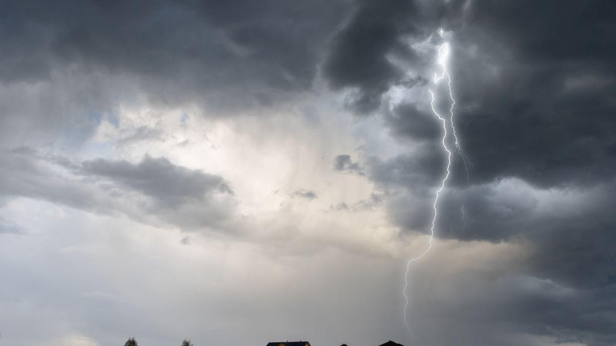 avertizare imediata de furtuni si ploi torentiale in mai multe judete meteorologii au anuntat cod galben lista localitatilor afectate