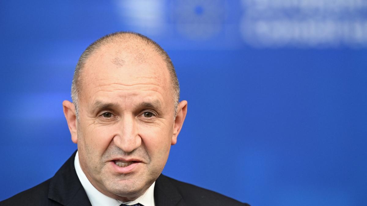premierul pro rus al bulgariei anunta ca vrea ca ue sa scoata doua nume de pe lista de sanctiuni contra rusiei