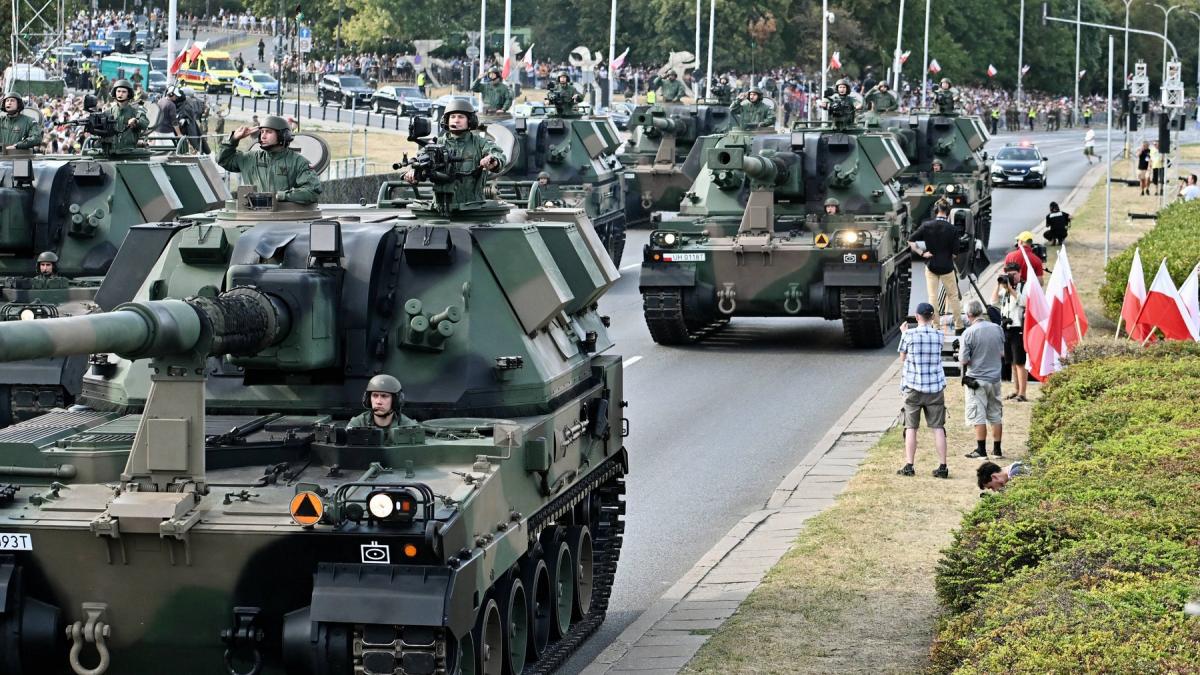 va ataca putin nato tusk confirma ca americanii au avertizat polonia si anunta pregatiri pentru mai multe scenarii de razboi