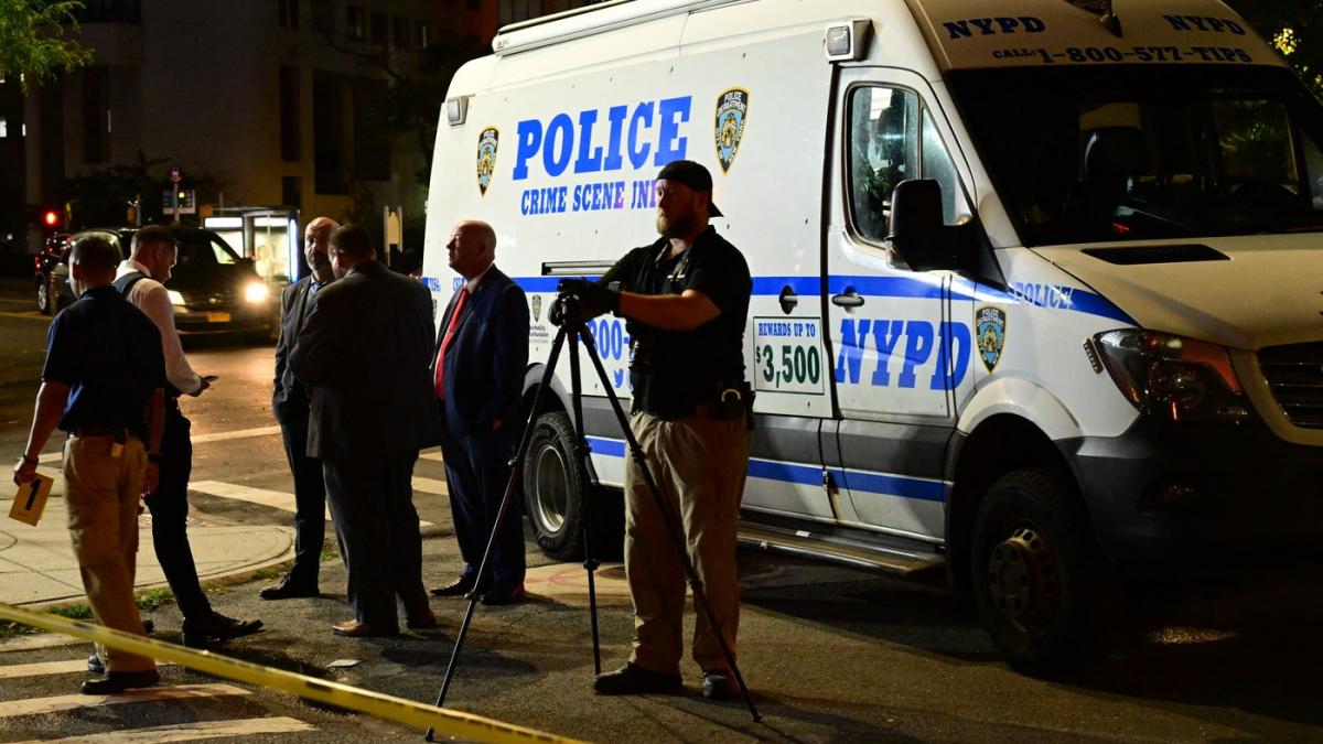 atac armat la new york de ziua independentei sunt opt victime a fost recuperata o arma de foc