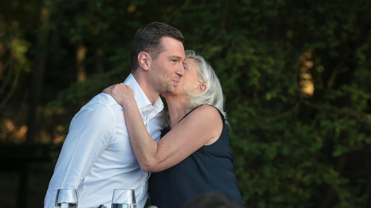 bardella si le pen au promis sa lucreze impreuna ca duo in alegeri le pen afla saptamana viitoare daca poate sa candideze