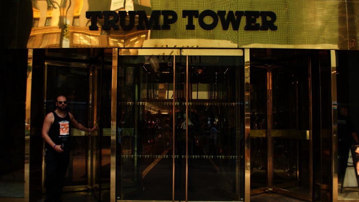donald trump si a trecut in declaratia de avere un trump tower la cluj valoarea depaseste 500 de milioane de dolari