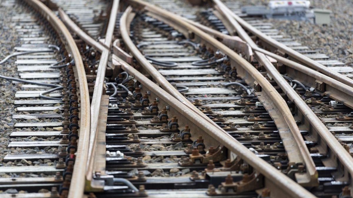 s a rupt sina de tren intre eforie nord si eforie sud circulatia trenurilor a fost oprita numerosi turisti au ramas blocati