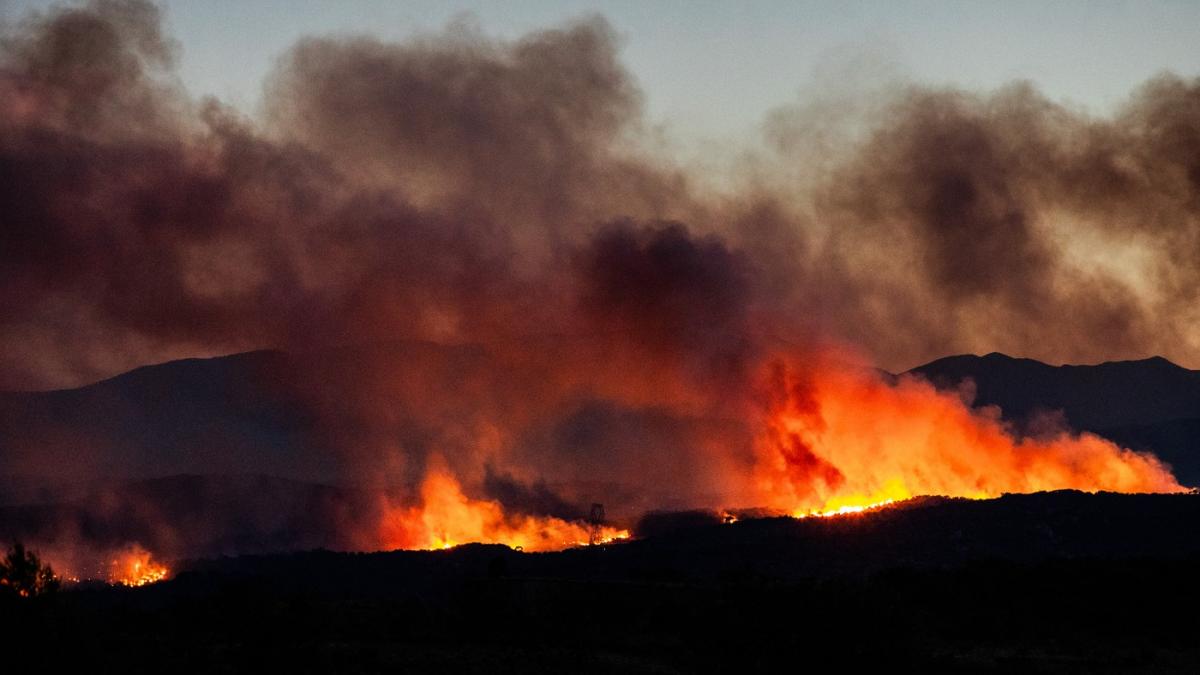 incendii scapate de sub control in franta la granita cu spania 10 000 de oameni au fost evacuati au ars mii de hectare de padure