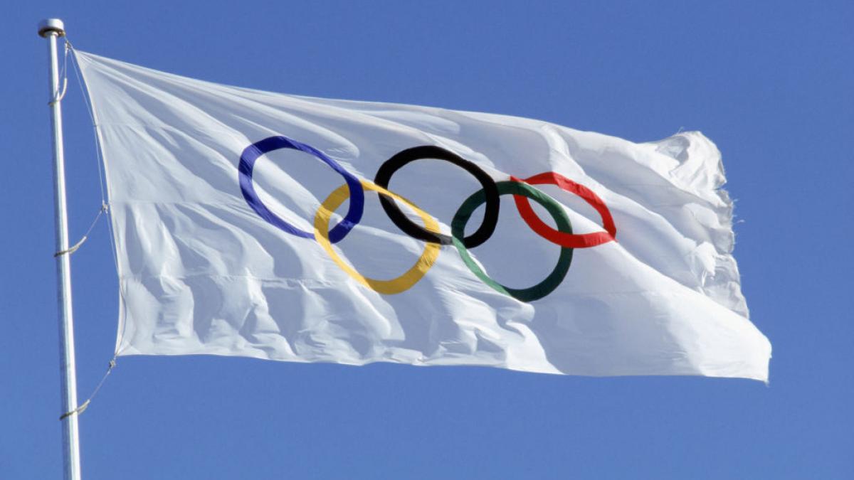 comitetul international olimpic a ridicat suspendarea sportivilor rusi dar acestia nu vor avea dreptul la imn si drapel