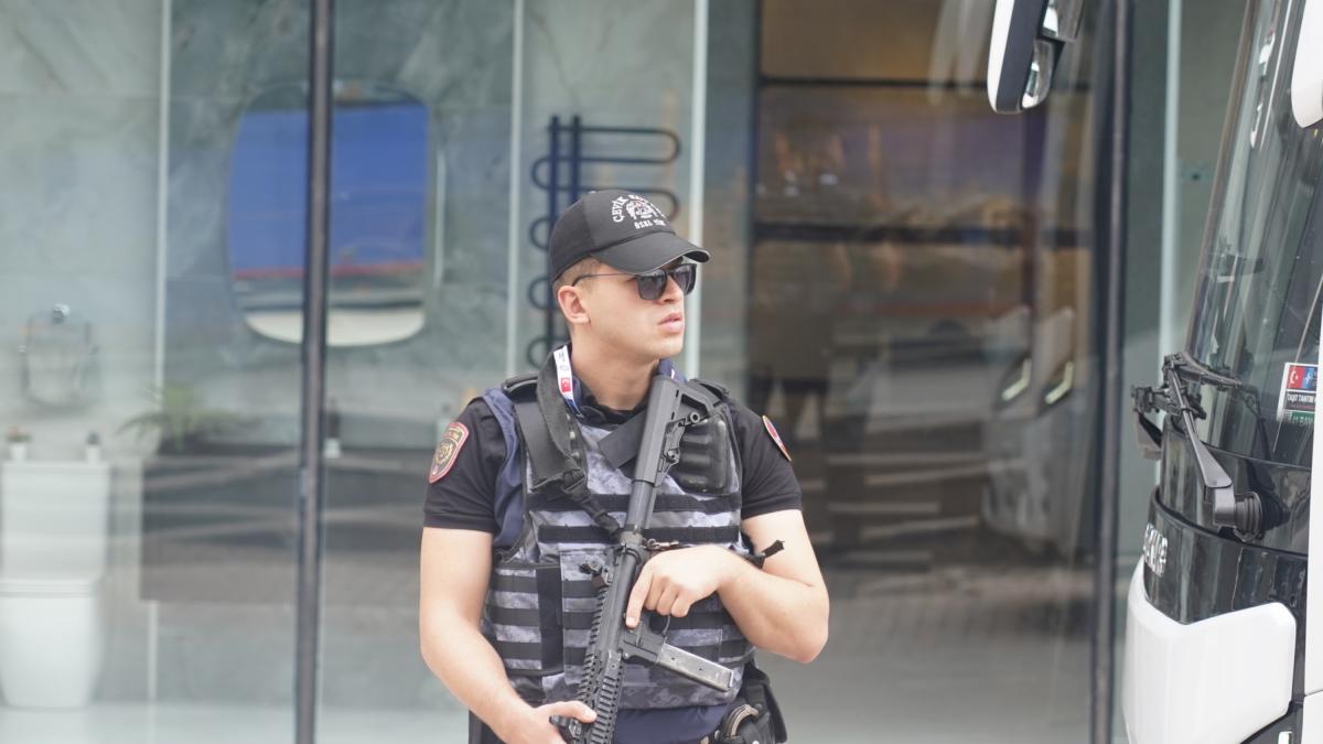 hotelul unde sta trump in timpul summitului nato de la ankara e inchis publicului din 1 iulie in jur sunt bariere totul e controlat