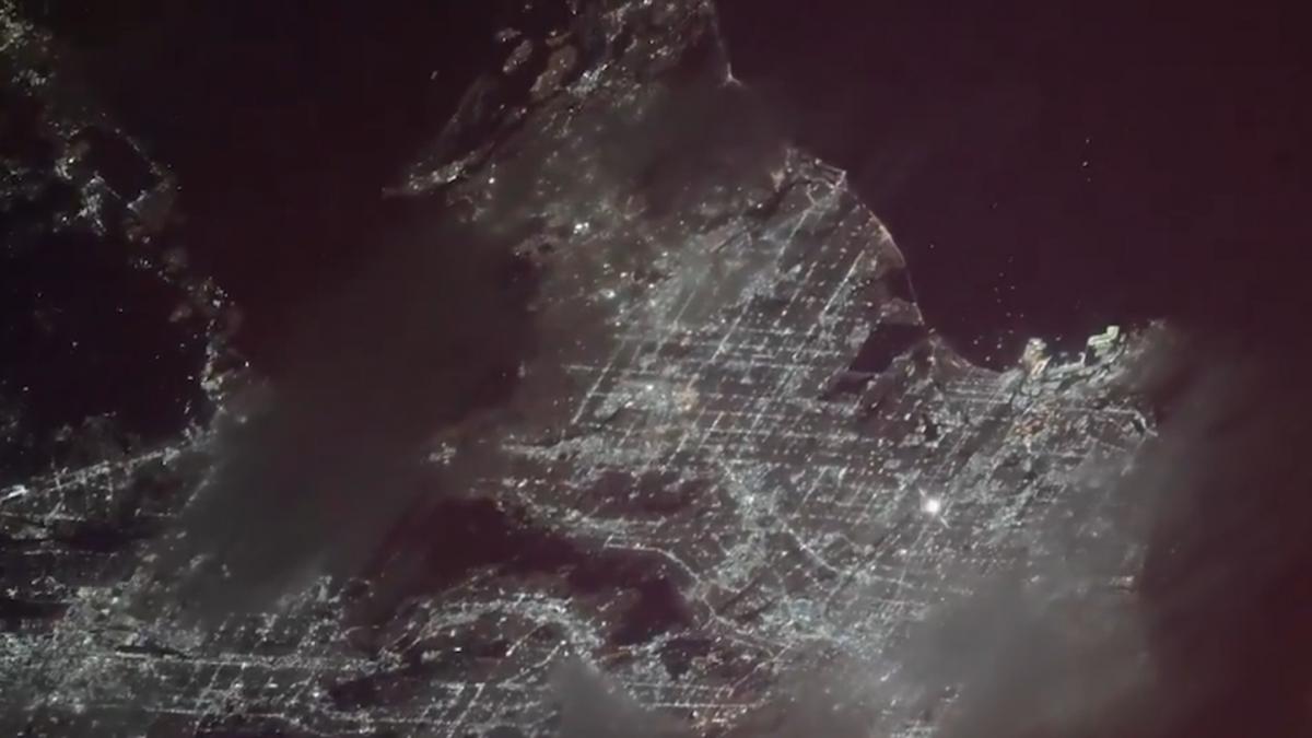 o sarbatoare atat de stralucitoare incat a ajuns pana in spatiu cum s au vazut de pe iss artificiile din los angeles de ziua sua