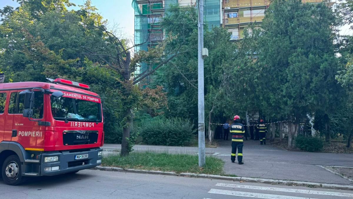 accident socant in galati un barbat a cazut in gol cu tot cu liftul pe care il repara si a murit