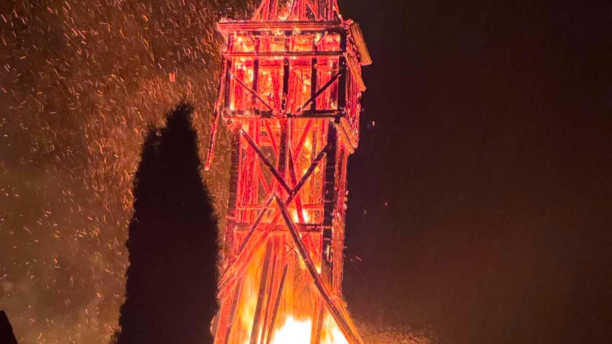 biserica de lemn din maramures veche de peste 300 de ani a fost distrusa in intregime in incendiul provocat de un fulger