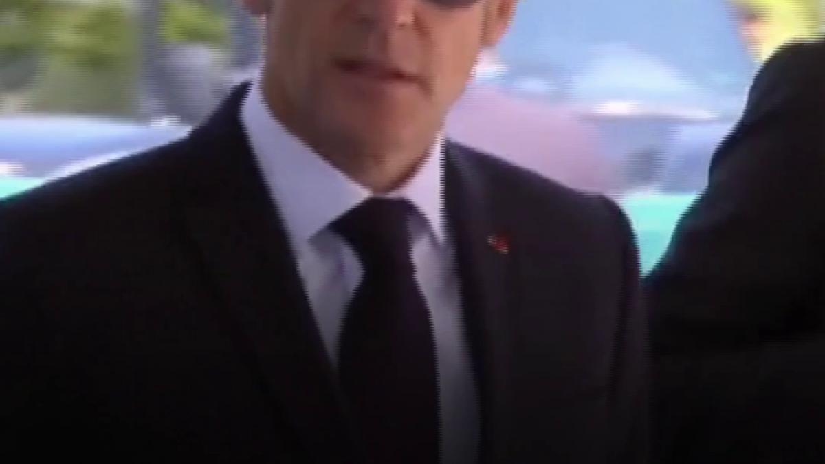 celebrii ochelari de soare aviator ai lui macron au aparut si la summitul nato presa din franta vorbeste despre un simbol al puterii