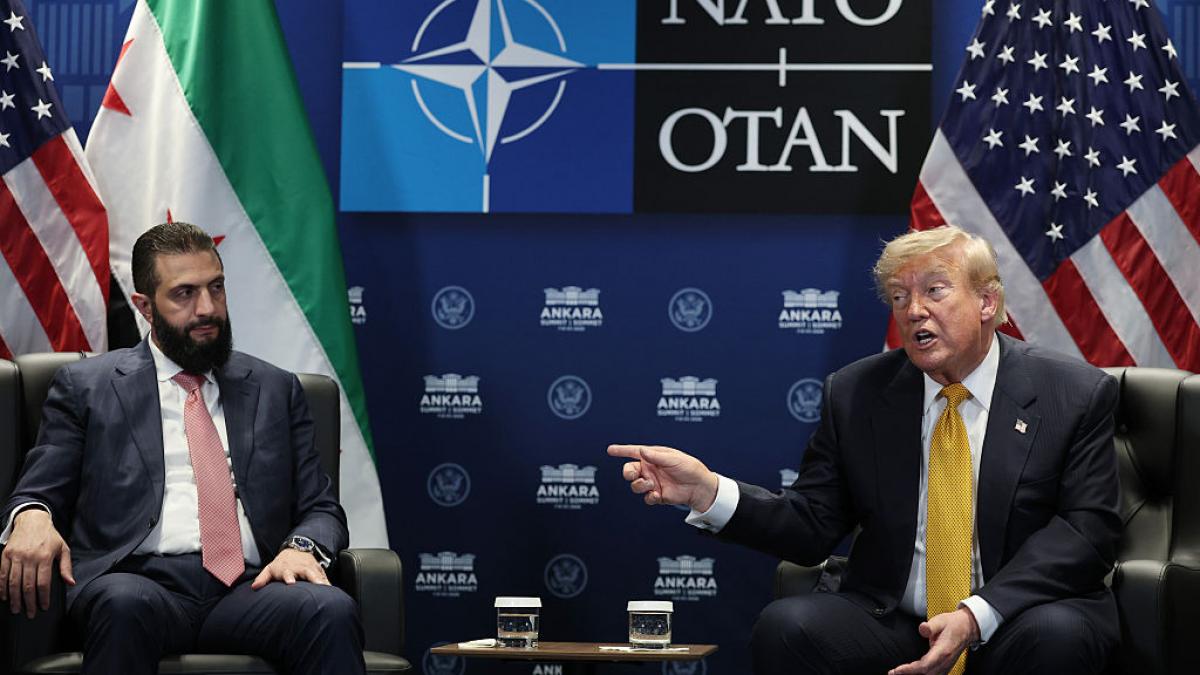 donald trump anunta ca a scos siria de pe lista sponsorilor terorismului international la o intalnire cu ahmed al shara