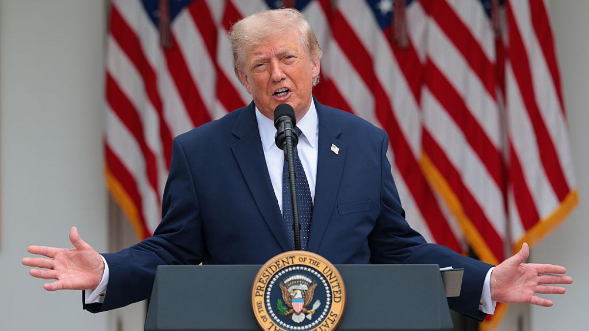 trump sustine ca iranul vrea sa l asasineze si ca este tinta numarul unu a regimului sunt niste gunoaie asa fac de 47 de ani